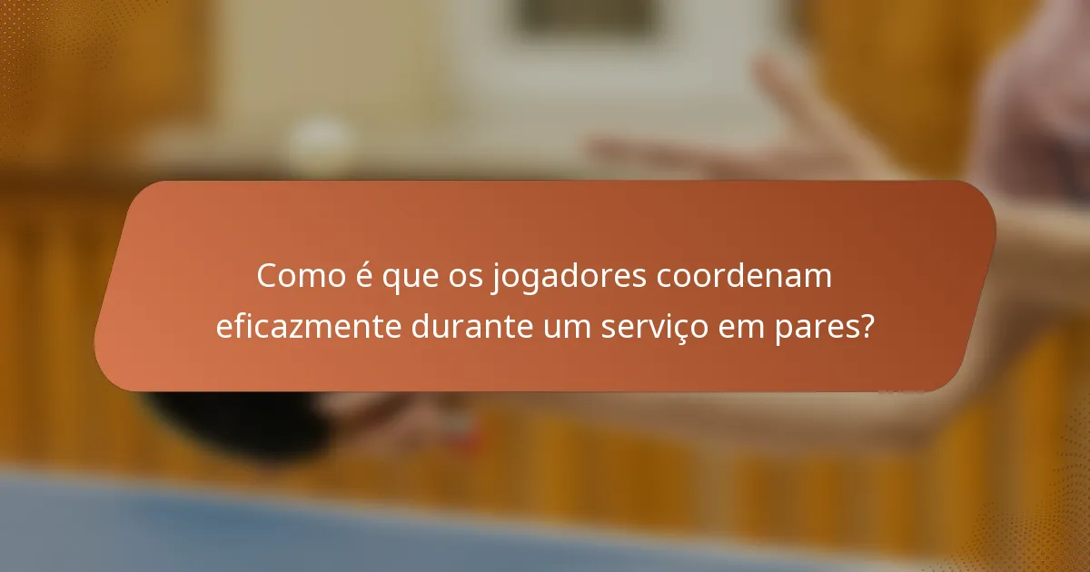 Como é que os jogadores coordenam eficazmente durante um serviço em pares?